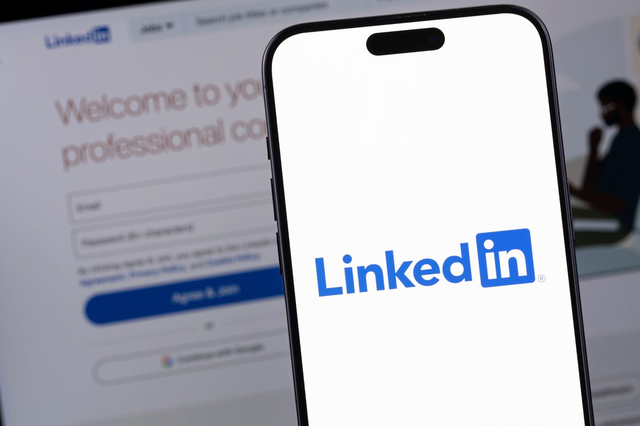 How to quickly find your target customers using global LinkedIn mobile number filtering?